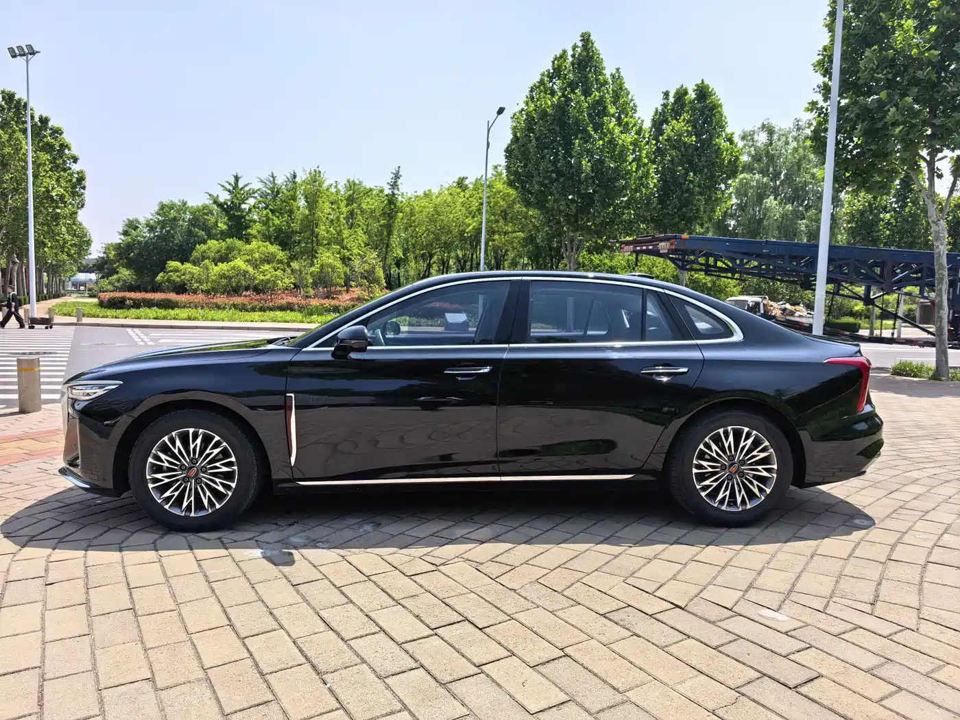 Hongqi H5 2024 1.5T DCT Smart Connect Flag Rhythm Edition фото 4