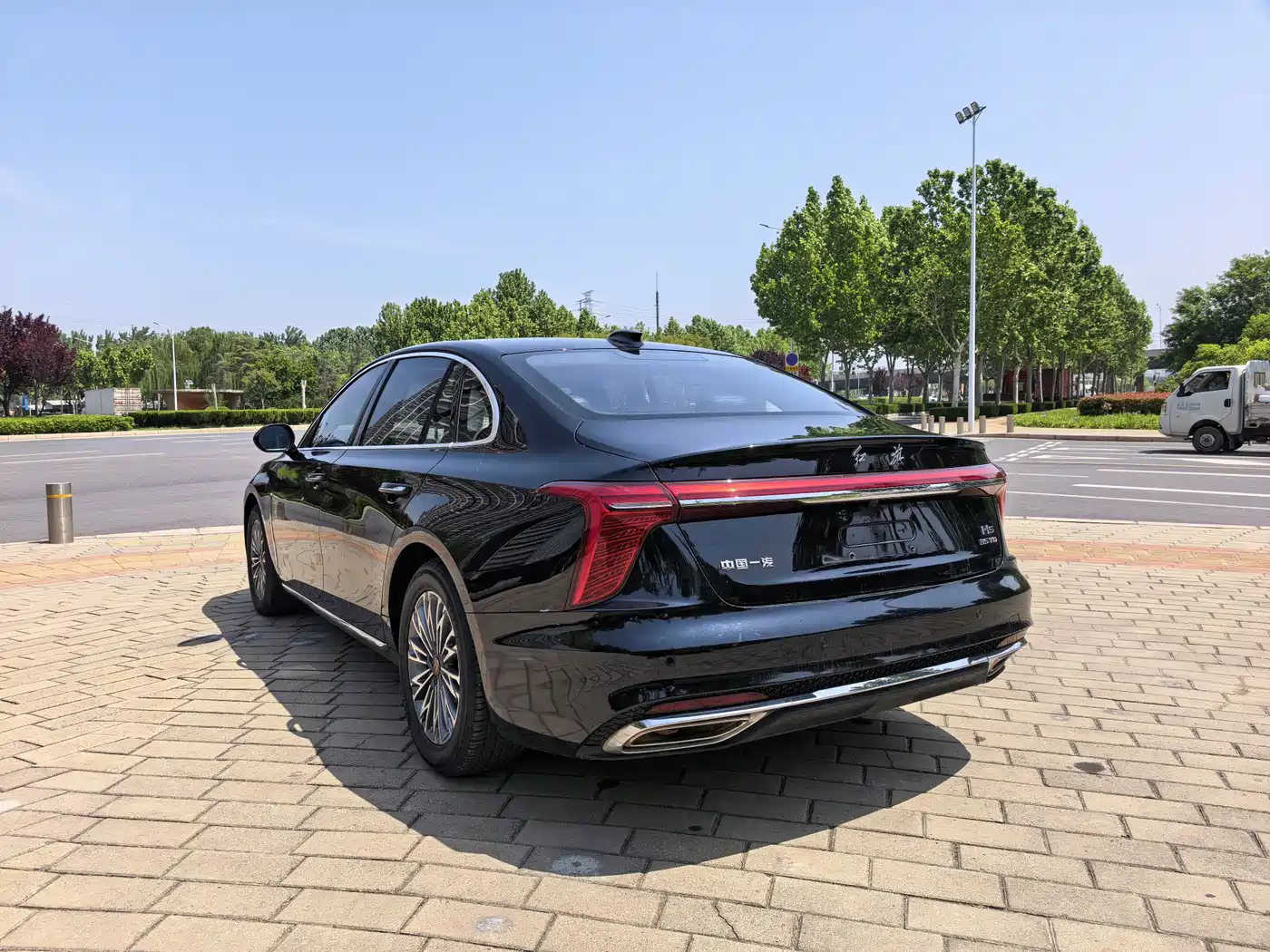 Hongqi H5 2024 1.5T DCT Smart Connect Flag Rhythm Edition фото 16