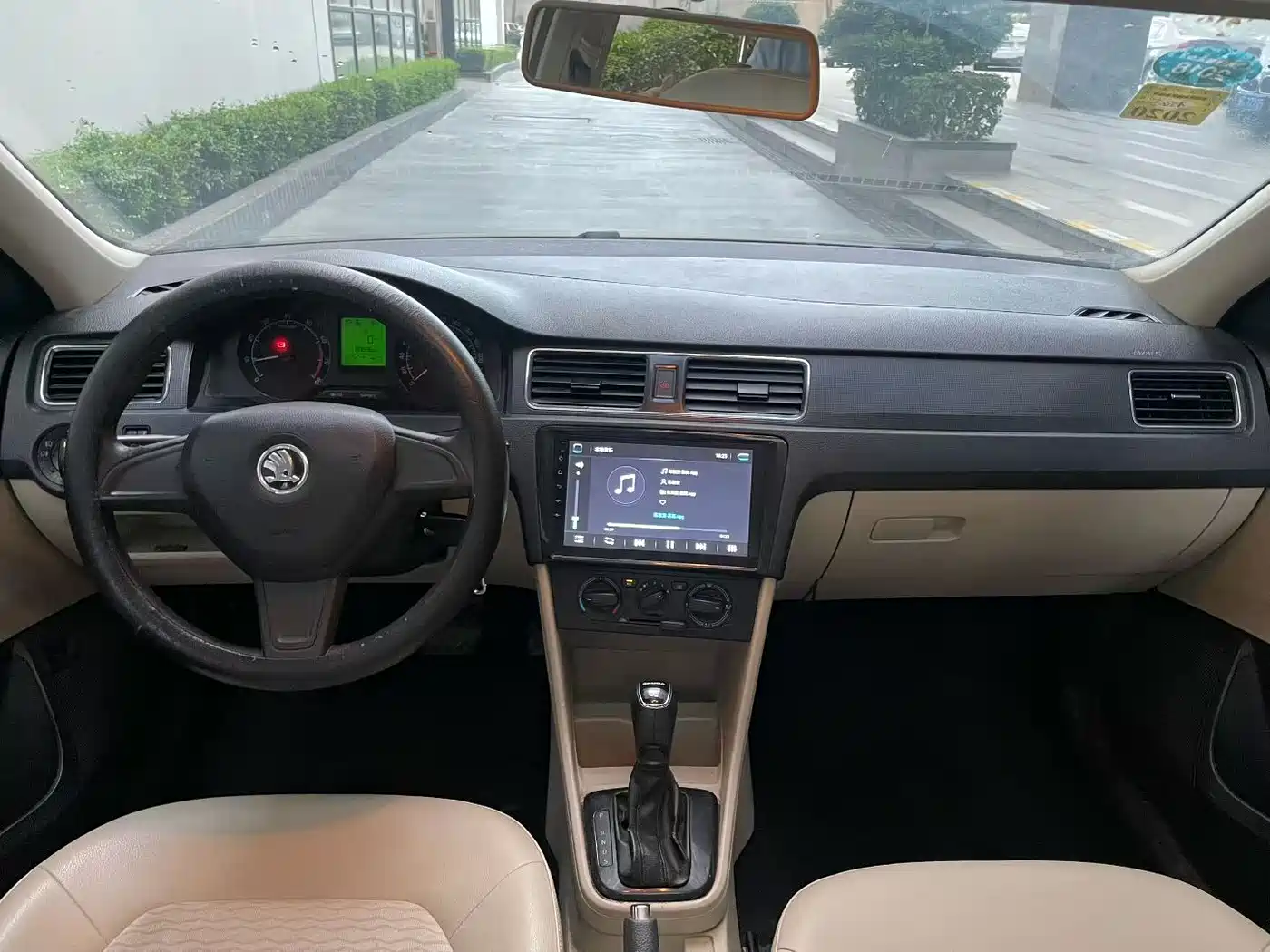 Škoda Rapid 2015 1.6L Automatic Smart Selection фото 7