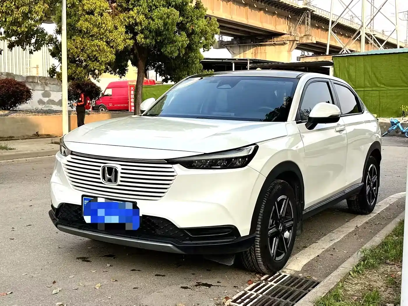 Photo 1 - Honda Vezel
