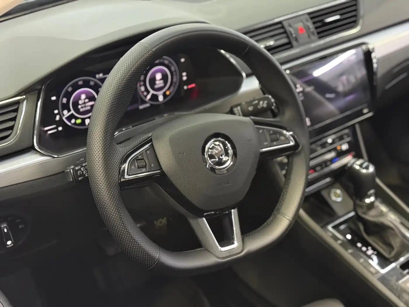 Škoda Superb 2025 Model TSI280 DSG Premium Edition фото 7