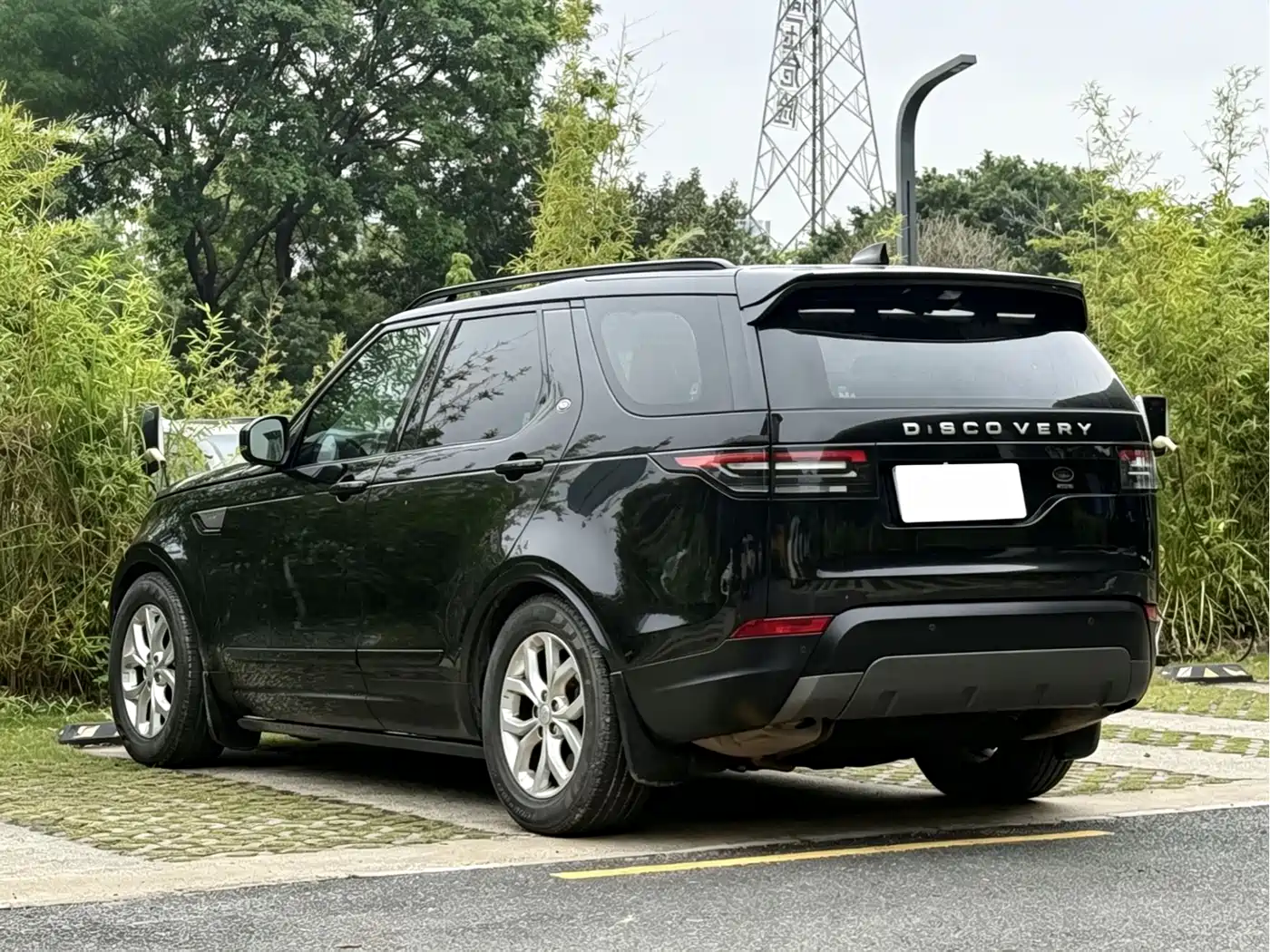 Land Rover Discovery 2017 3.0 SC V6 SE фото 4