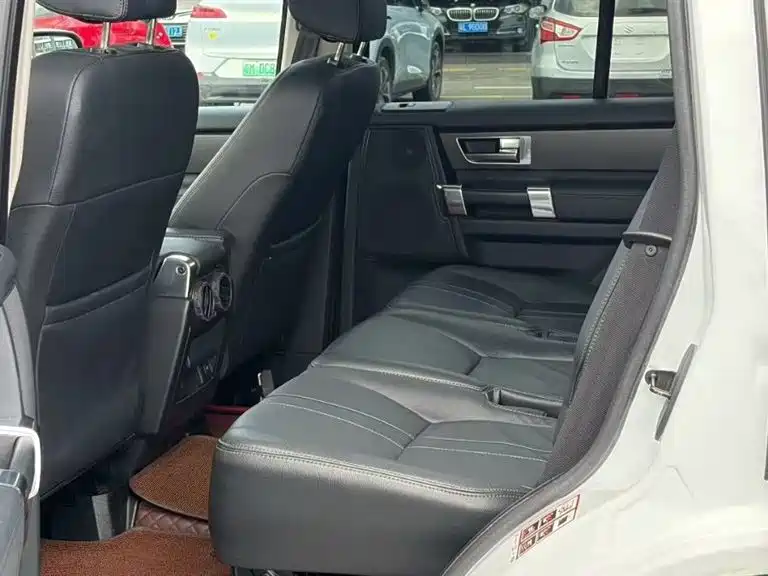 Land Rover Discovery 2013 3.0 SDV6 HSE Diesel фото 4