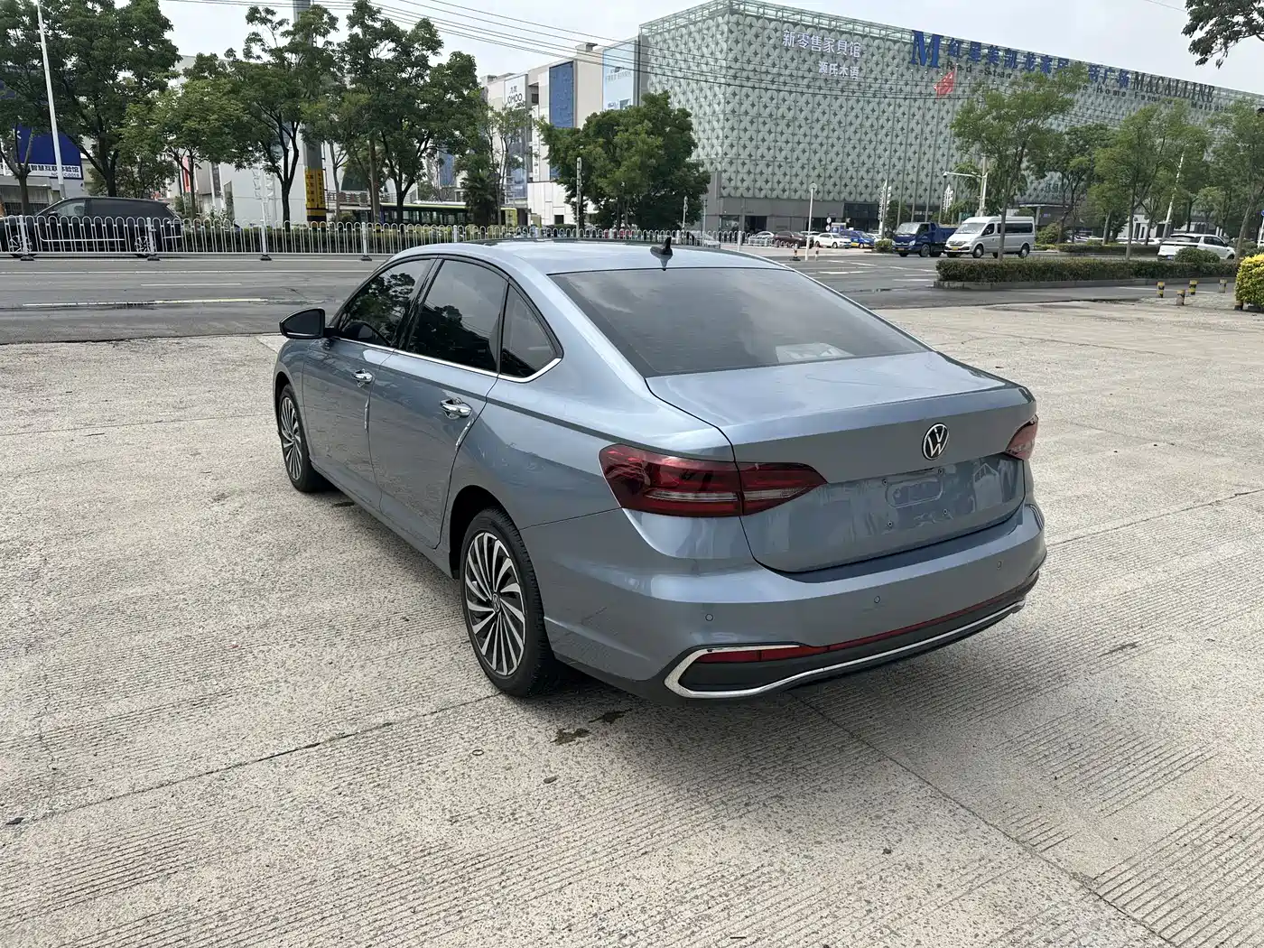 Volkswagen Lavida 2023 Model 280TSI DSG Eternal Edition фото 3