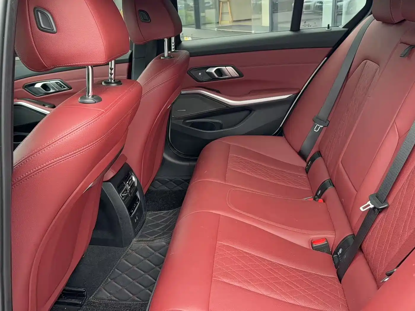 BMW 3 Series 2023 325i M Sport Black Night Package фото 12