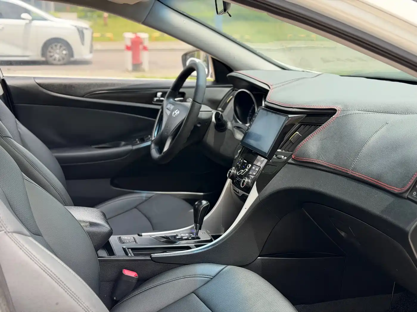 Hyundai Sonata 2011 2.0L Auto Supreme Edition фото 12