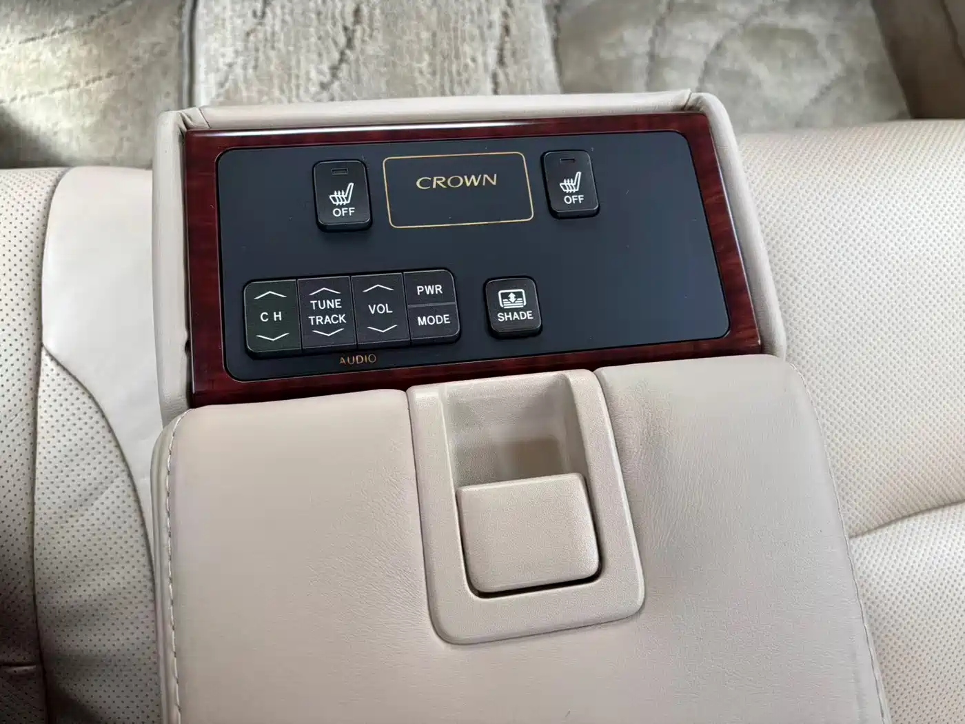 Toyota Crown 2011 2.5L Royal Leather Sunroof Special Edition фото 14