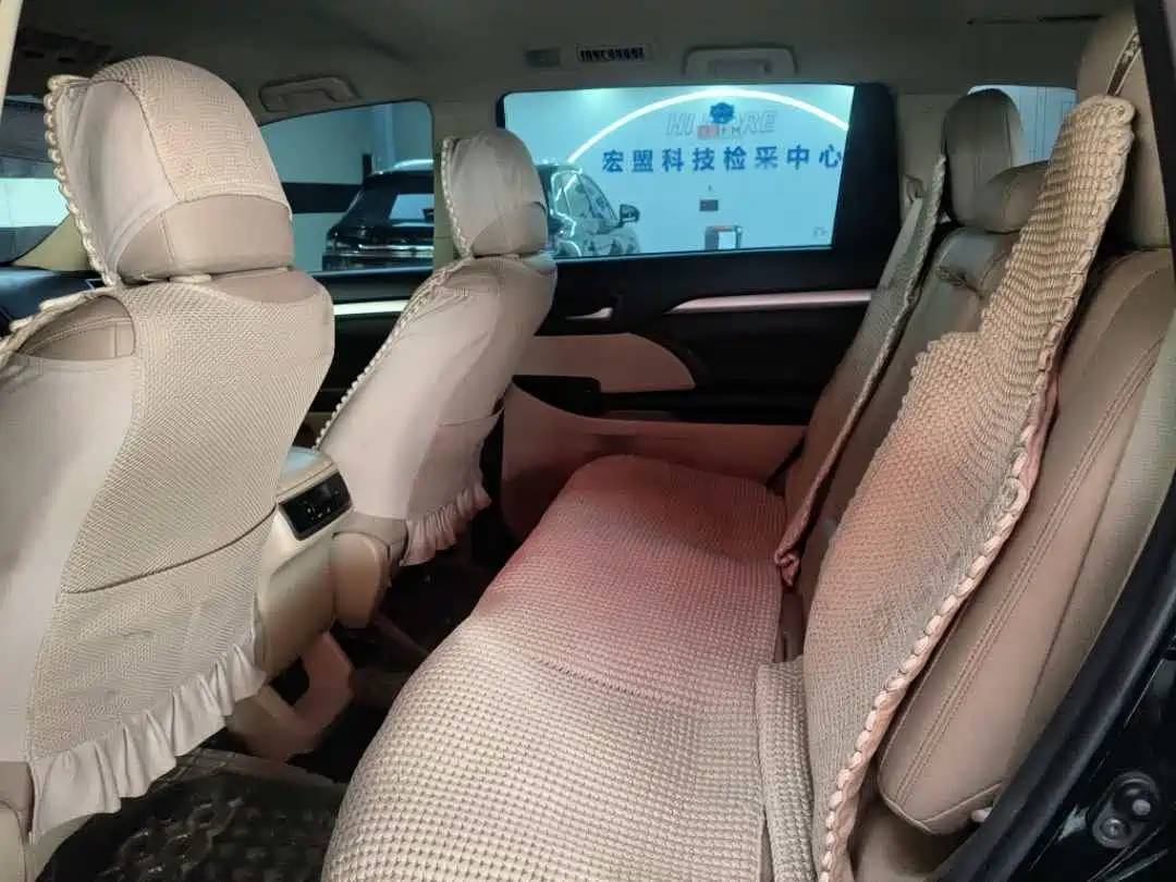 Photo 4 - Toyota Highlander