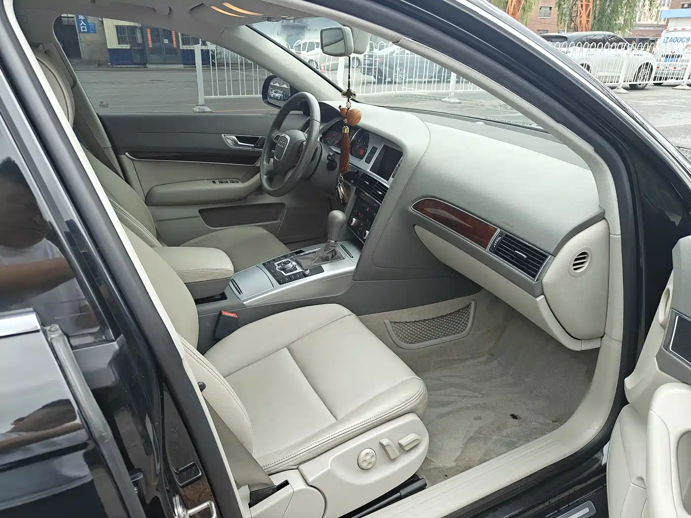 Audi A6L 2011 2.0 TFSI Automatic Comfort фото 6