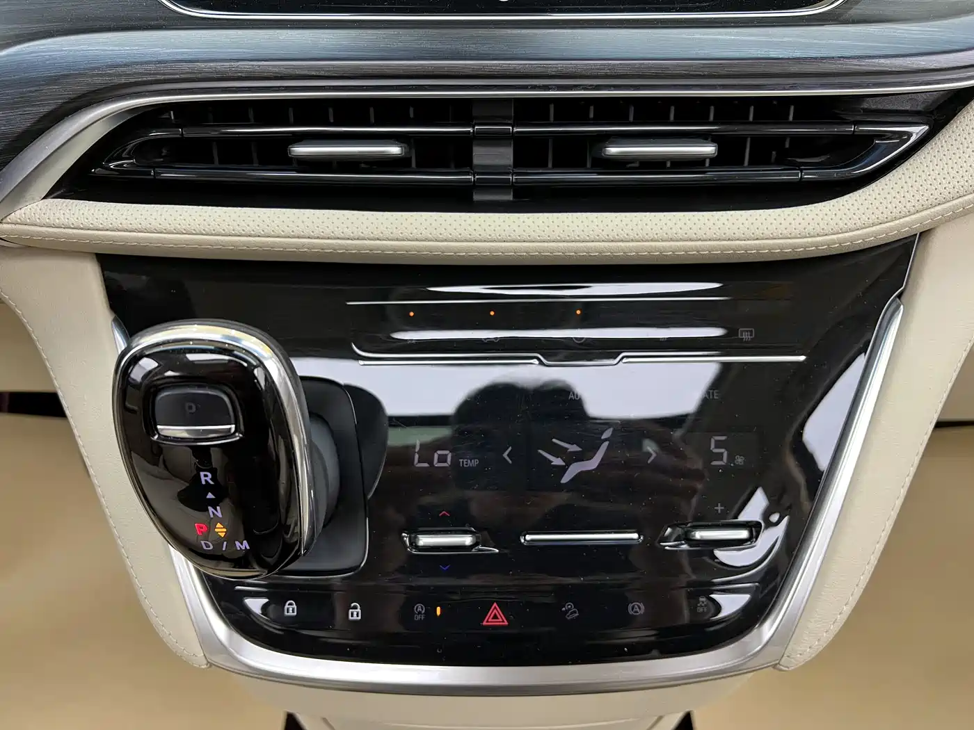 Buick GL8 2023 ES Landmaster Exclusive фото 20