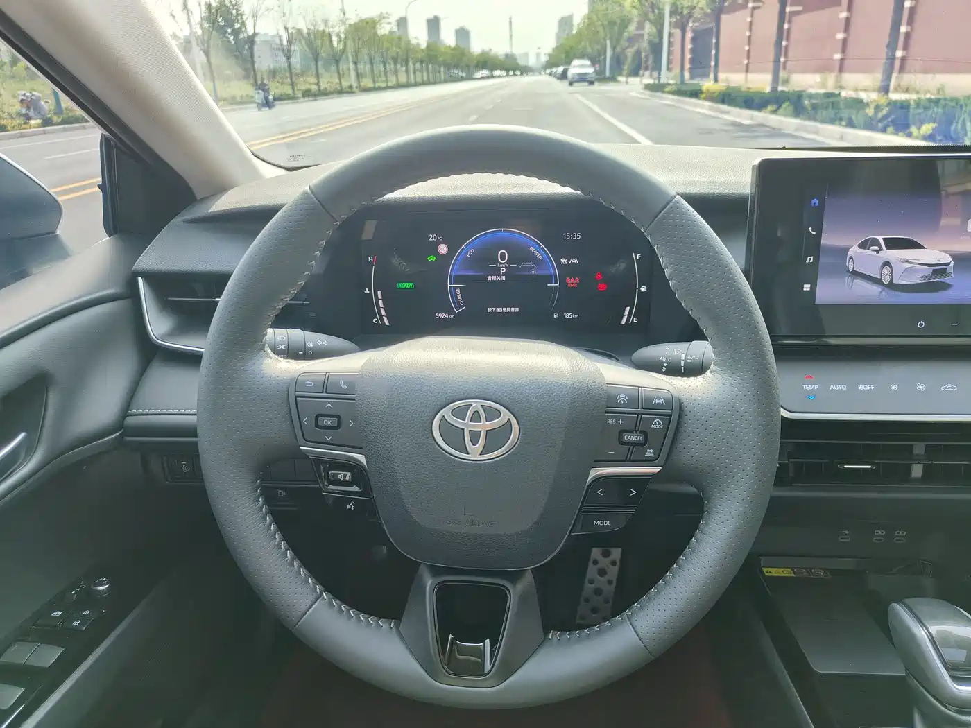 Toyota Camry 2026 Hybrid 2.0HSE Sport Lite Edition фото 9