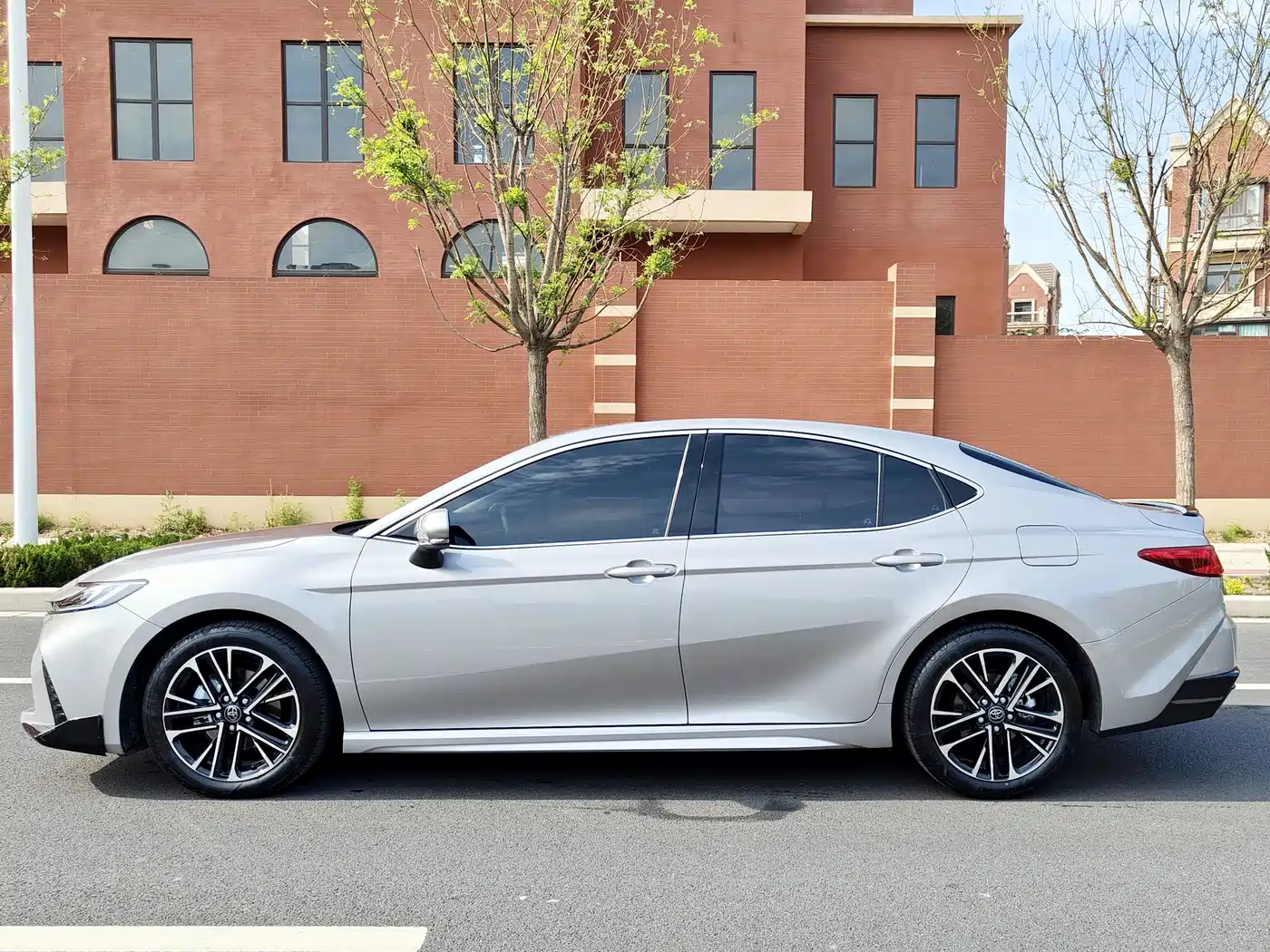 Toyota Camry 2026 Hybrid 2.0HSE Sport Lite Edition фото 18