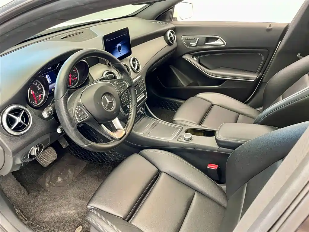 Mercedes-Benz CLA (Import) 2017 Facelift CLA 200 Style фото 6