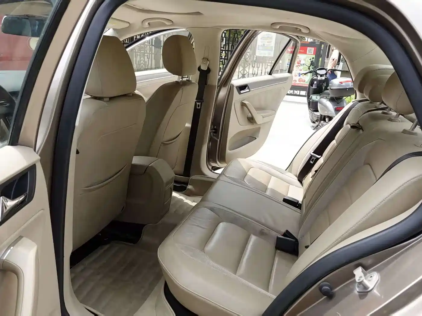 Volkswagen Bora 2014 1.6L Manual Comfort Edition фото 8