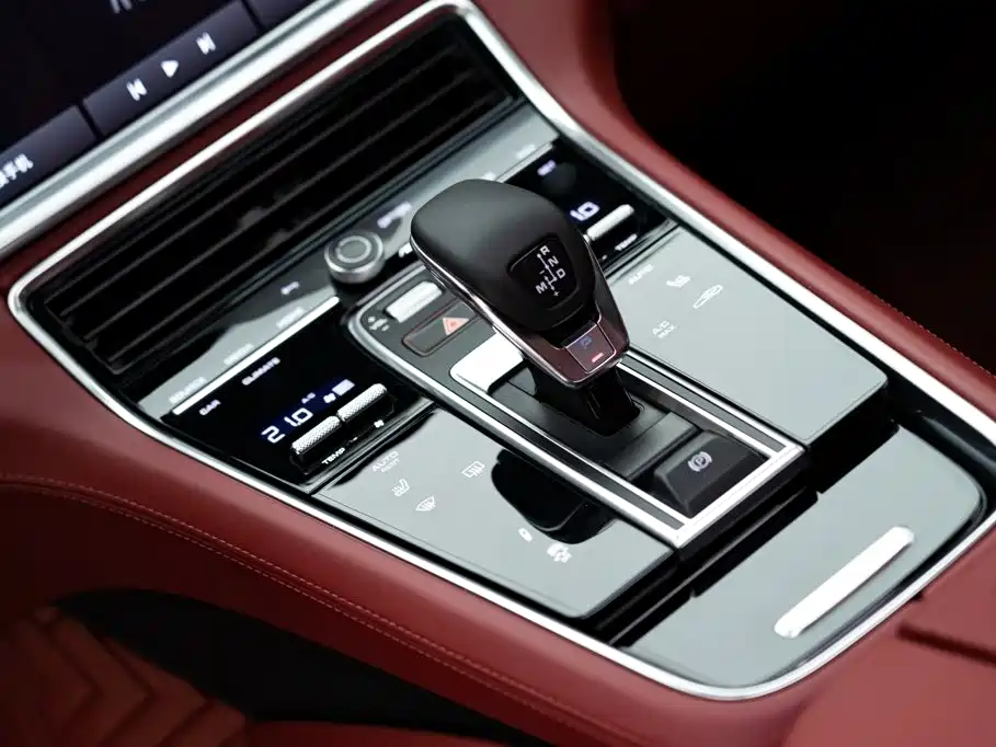 Фото 17 - Porsche Panamera