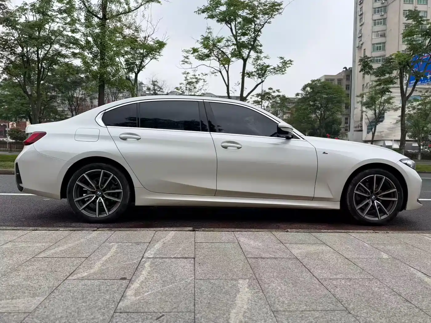 BMW 3 Series 2024 320Li M Sport Package фото 8