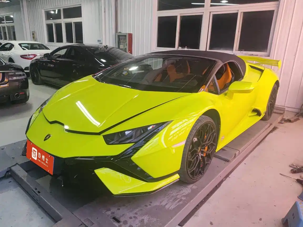 LAMBORGHINI HURACÁN