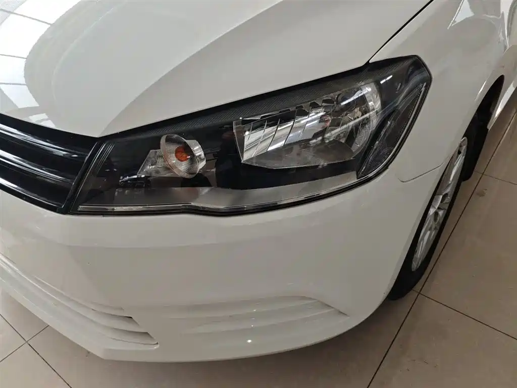 Volkswagen Jetta 2013 1.6L Automatic Fashion фото 24