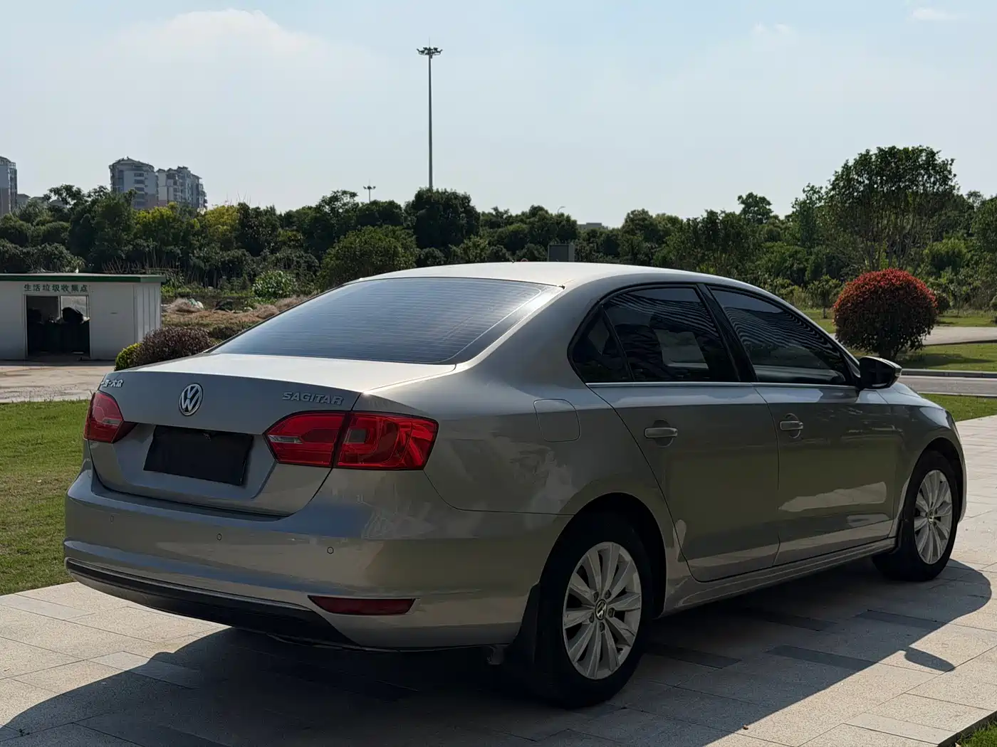 Volkswagen Sagitar 2015 1.6L Automatic Comfort фото 6