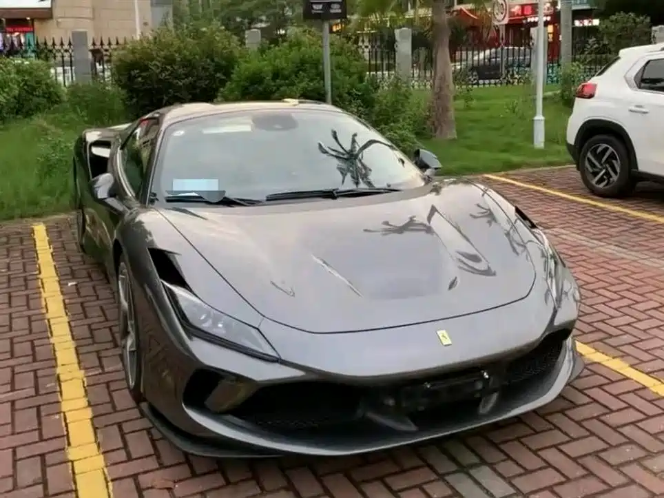 FERRARI F8