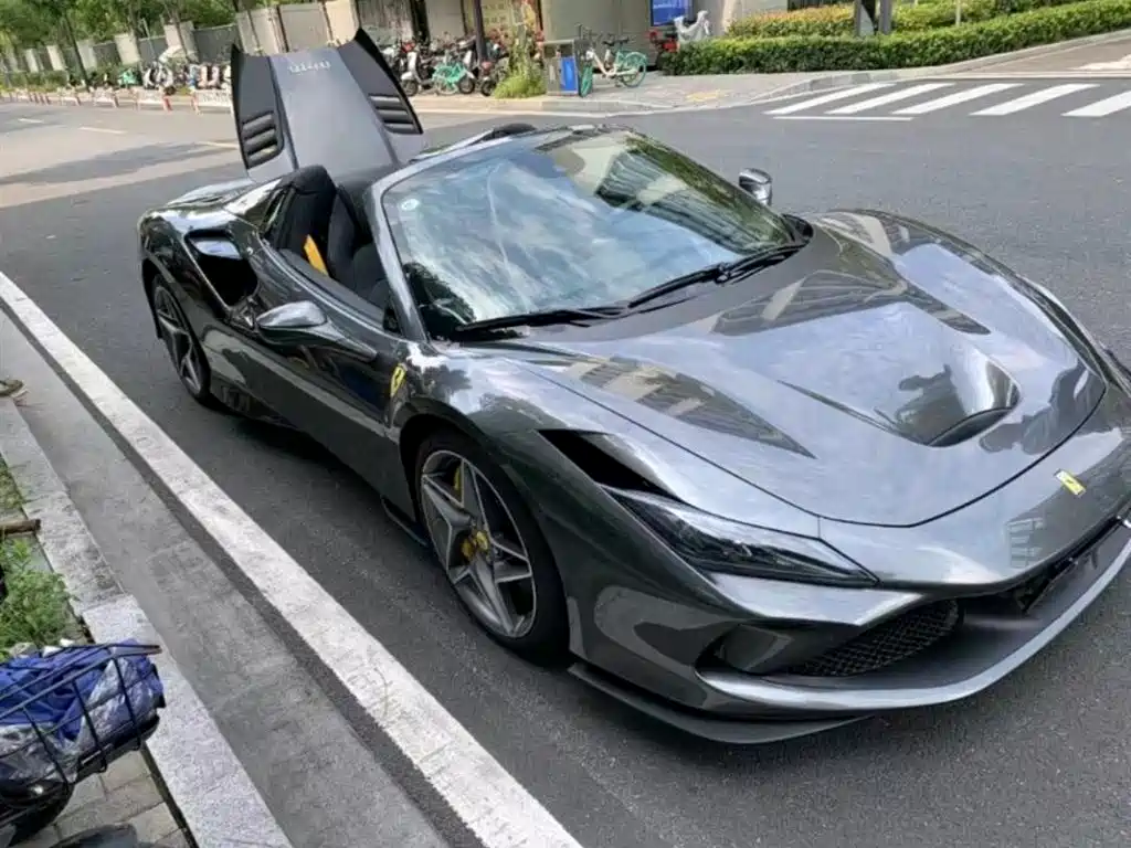 FERRARI F8
