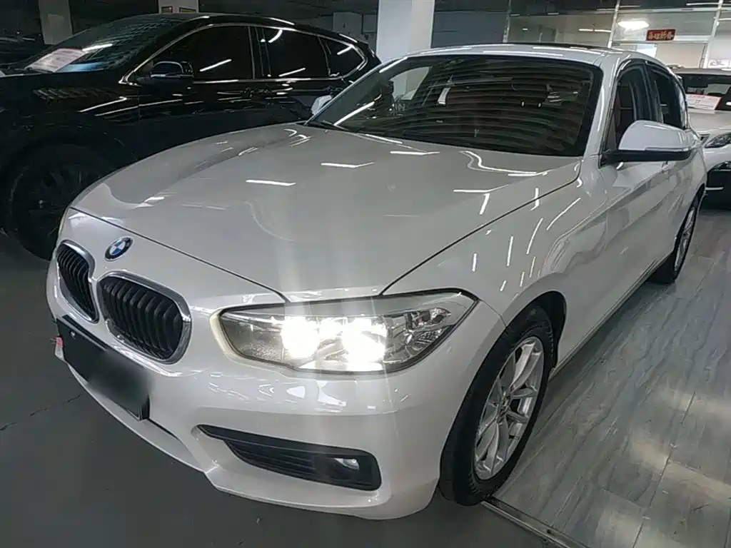 BMW 1 Series (Import) 2016 118i Leading фото 2