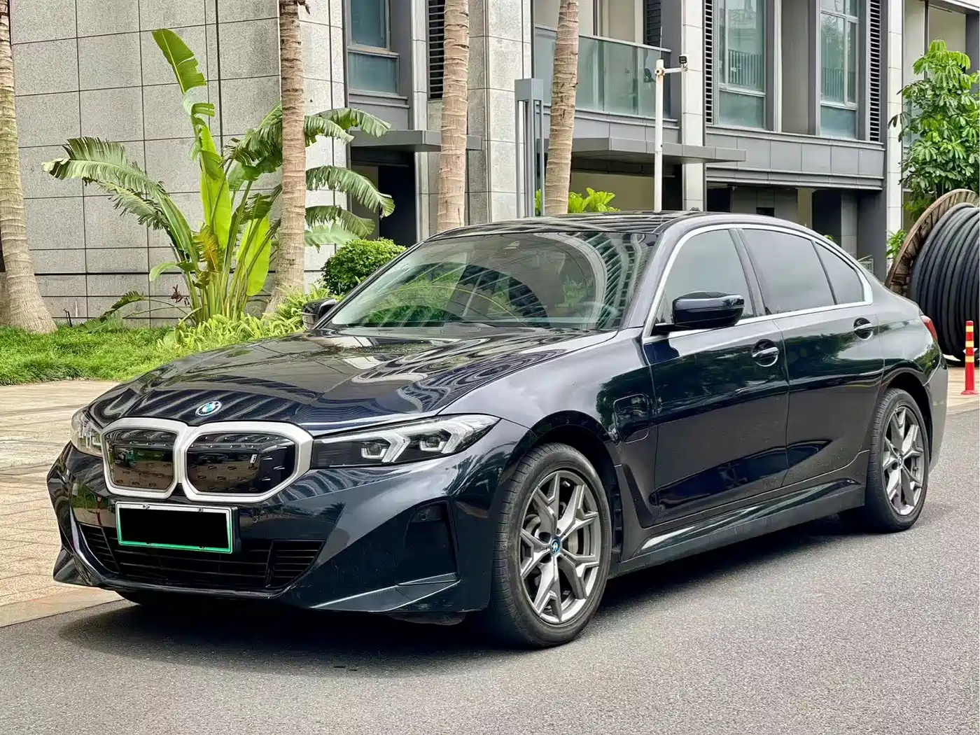BMW i3 2024 eDrive 35 L