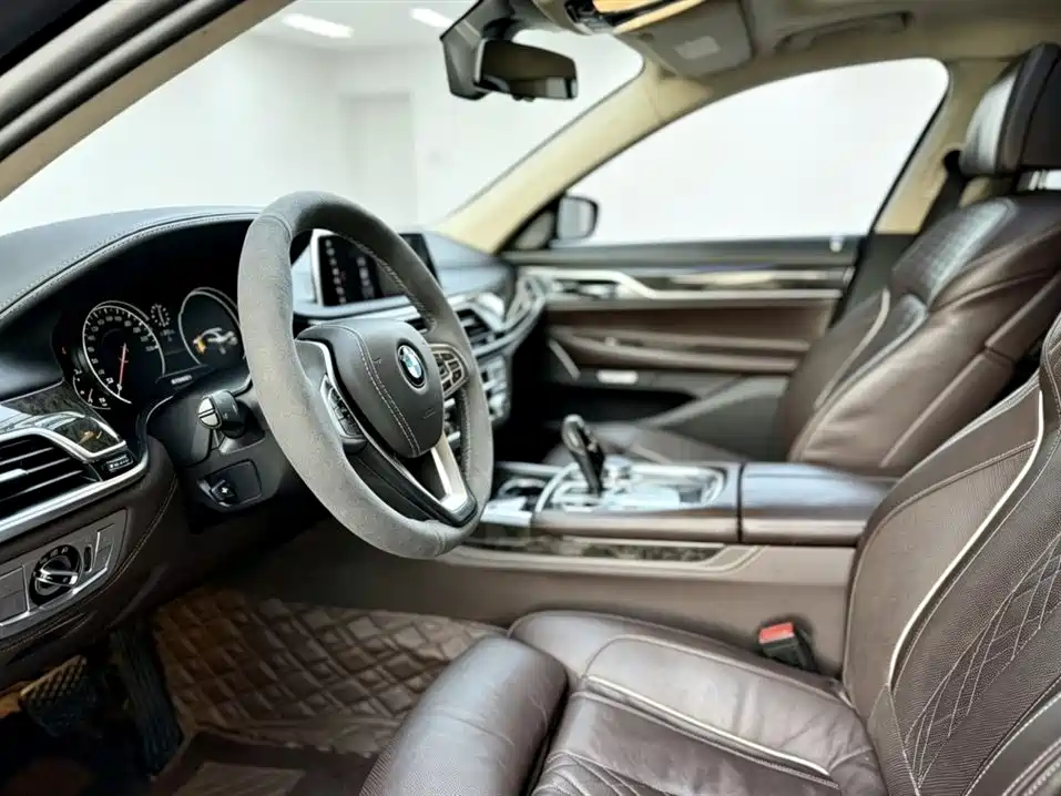 BMW 7 Series 2016 740Li Leading Edition фото 4