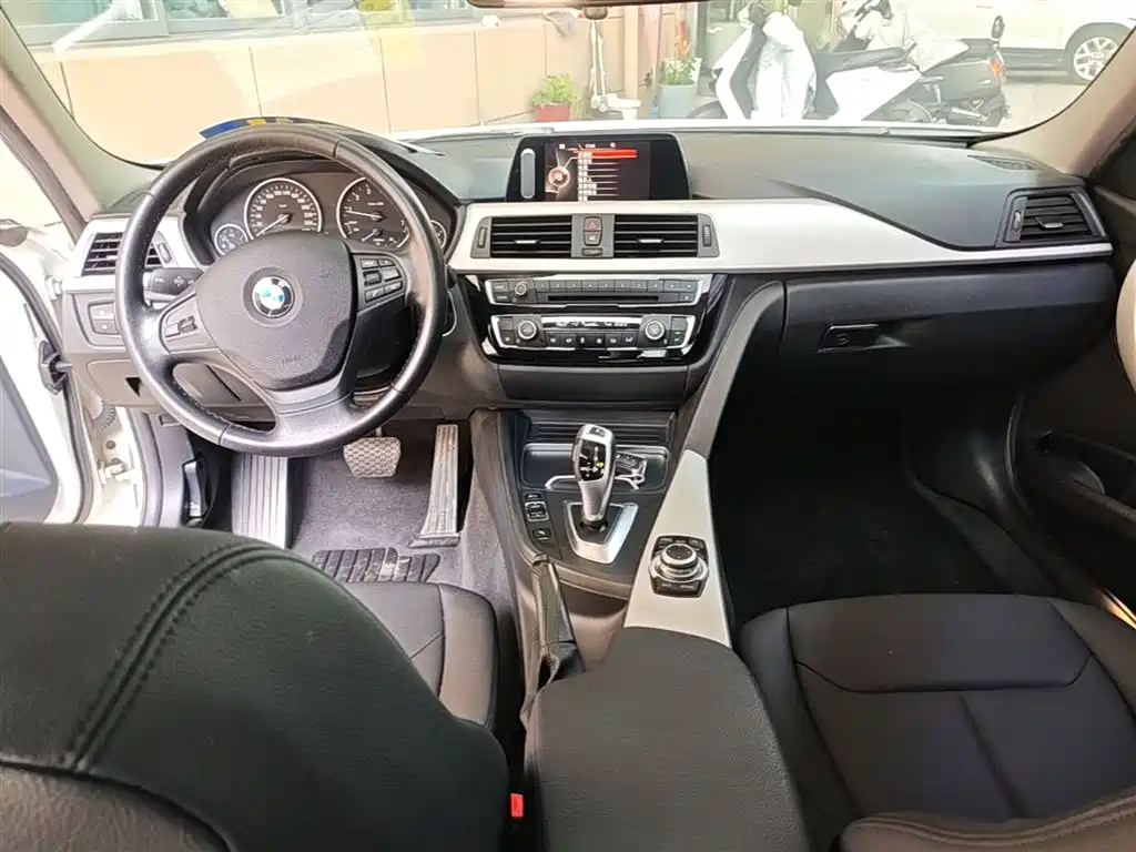 BMW 3 Series 2016 320Li Fashion Model фото 10