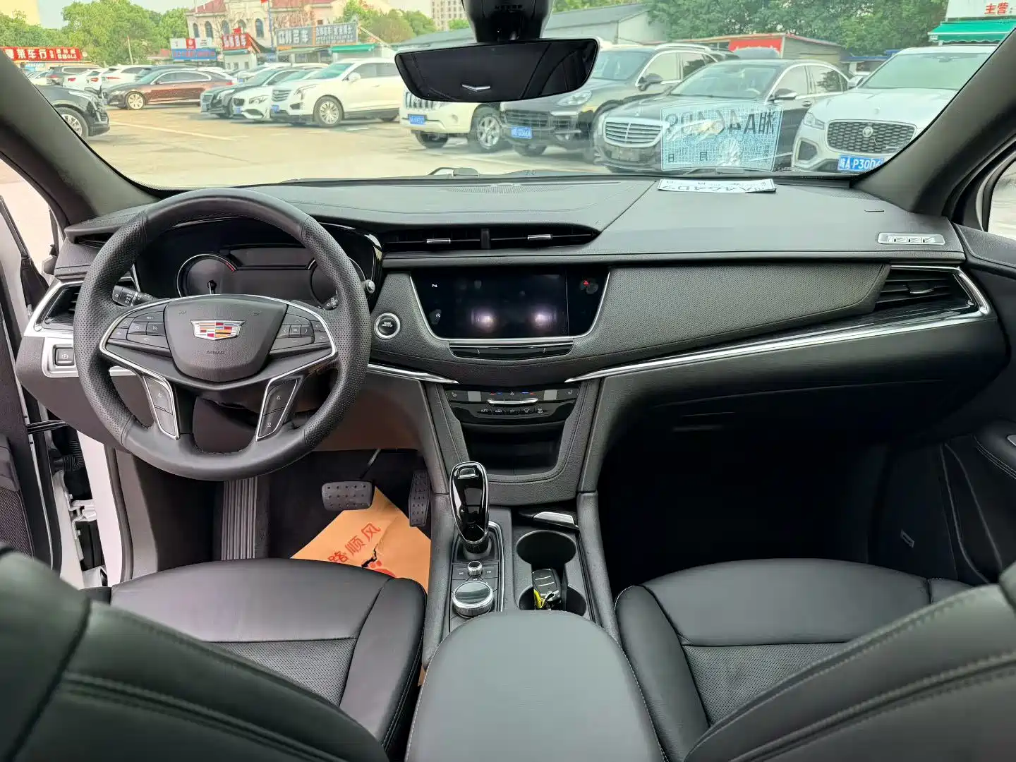 Фото 6 - Cadillac XT5