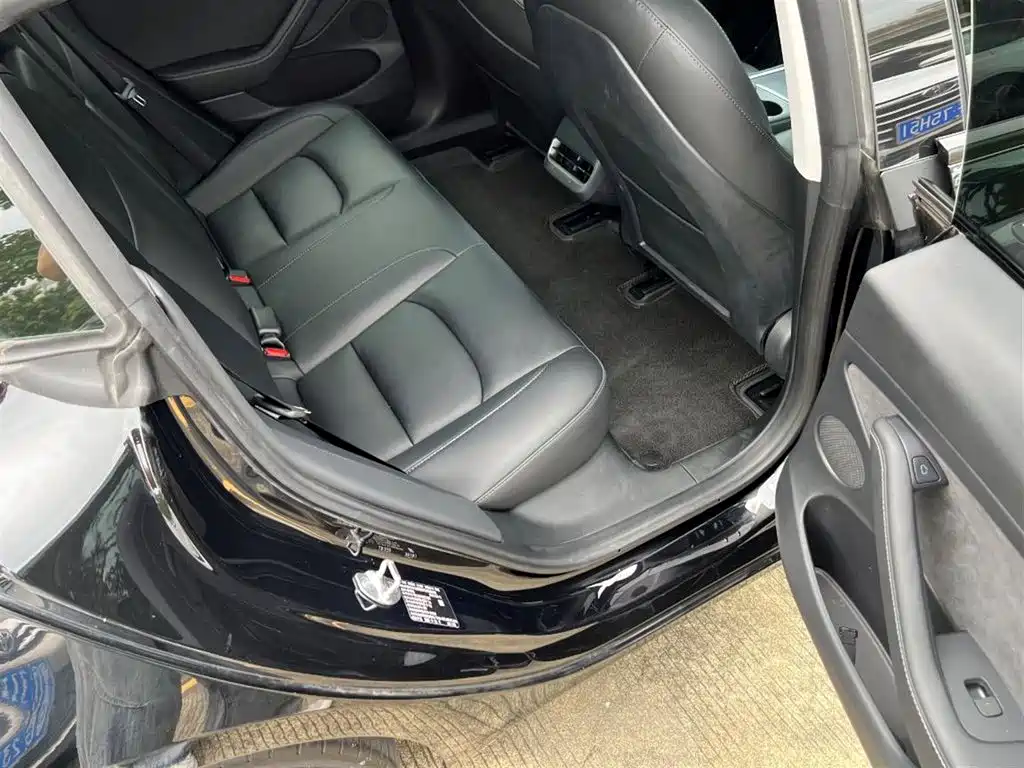 Фото 14 - Tesla Model 3
