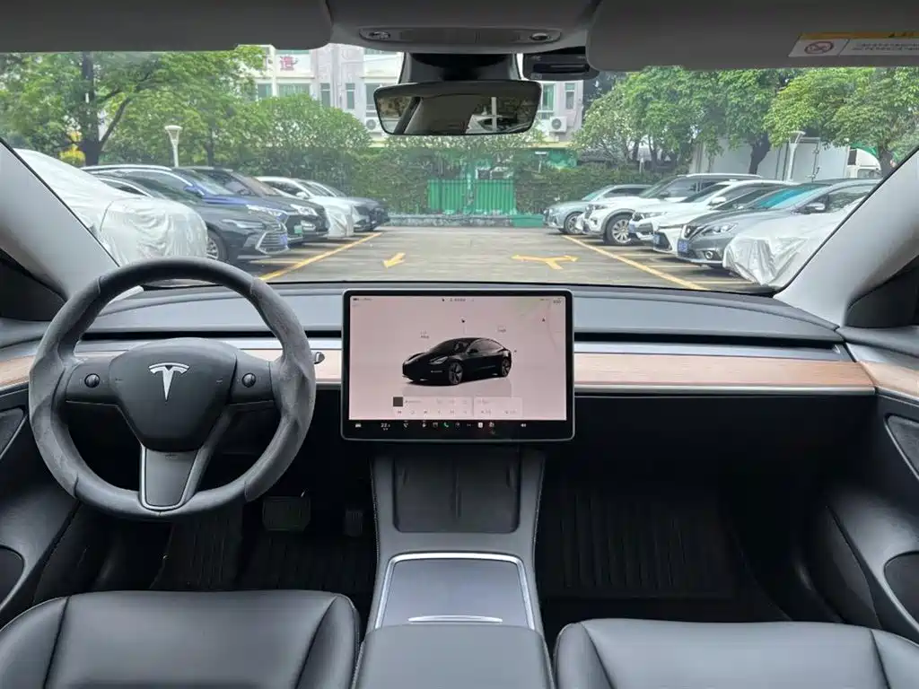 Фото 3 - Tesla Model 3