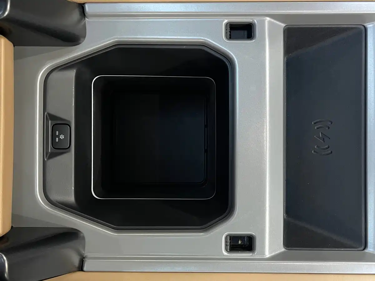 Land Rover Defender 2025 110 3.0T P400 -Dynamic HSE фото 18