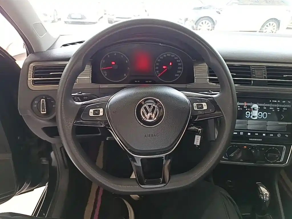Volkswagen Santana 2016 1.6L Automatic Comfort Edition фото 11
