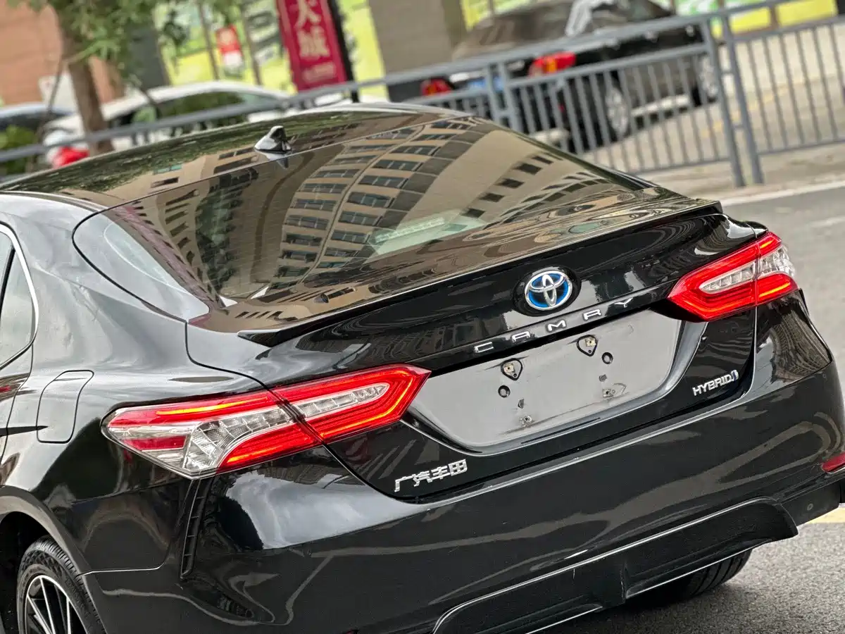 Toyota Camry 2021 Hybrid 2.5HS Fashion Edition фото 8
