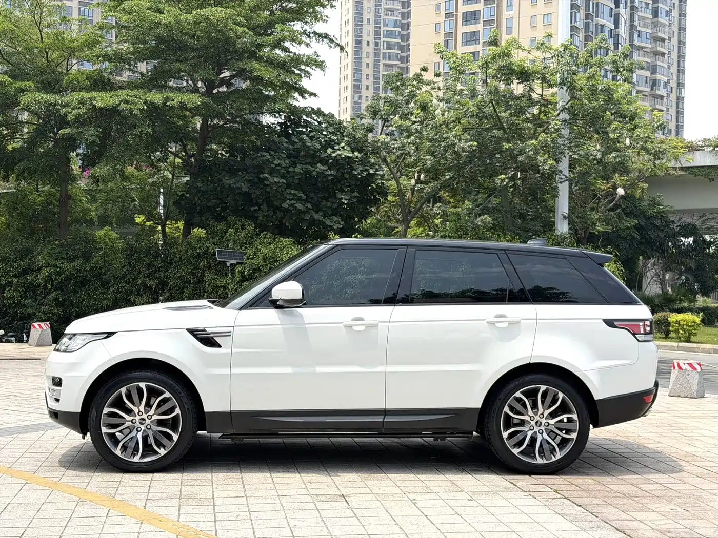 Land Rover Range Rover Sport 2017 3.0 SC V6 SE фото 3