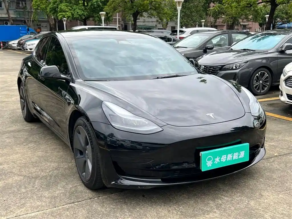 Фото 13 - Tesla Model 3