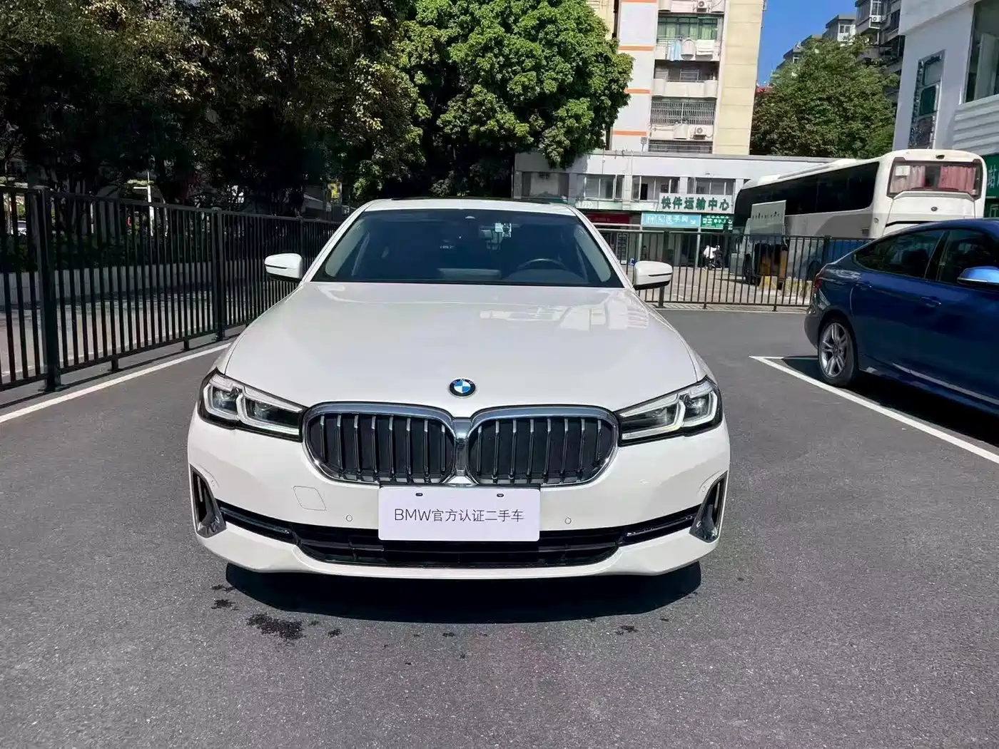 BMW 5 Series 2023 530Li Leading Luxury Package фото 2
