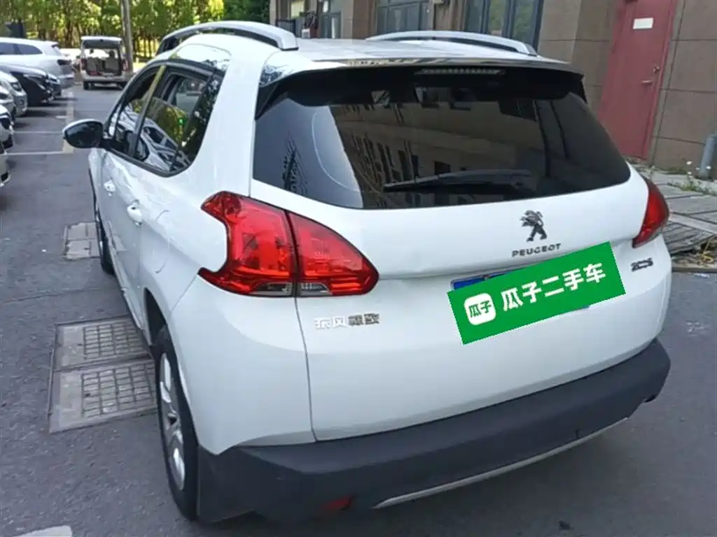Peugeot 2008 2014 1.6L Automatic Fashion Edition фото 5