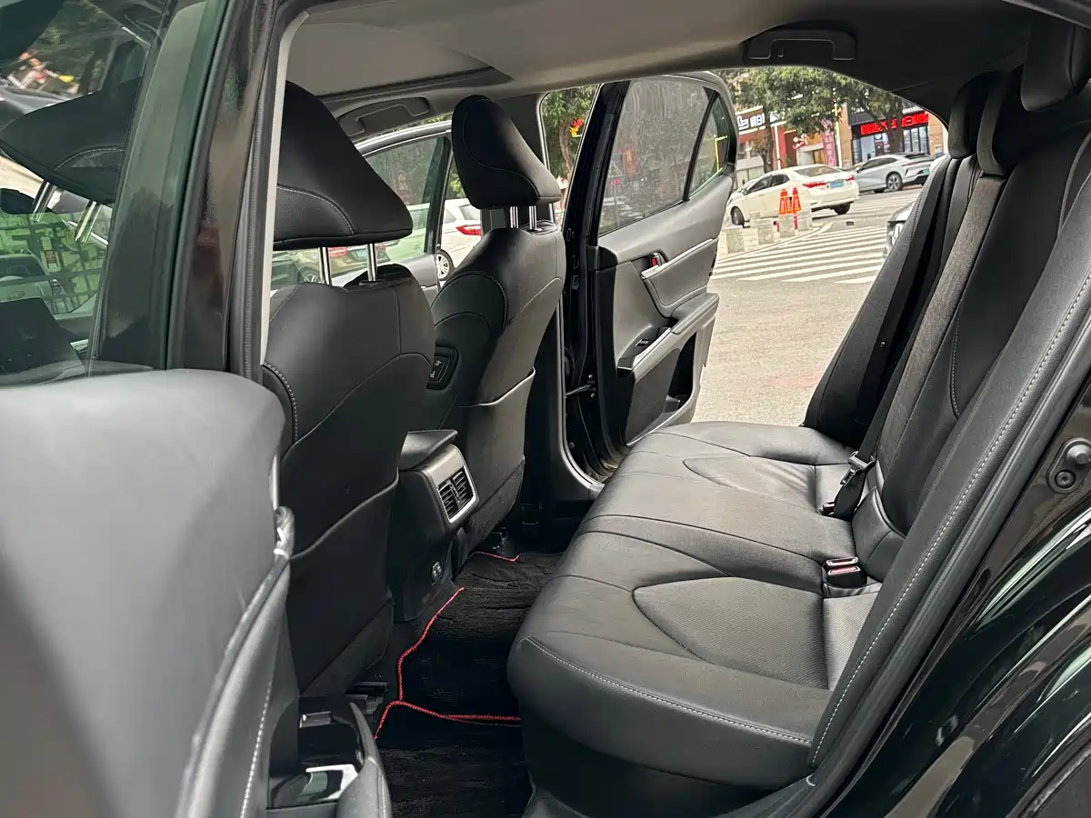 Toyota Camry 2021 Hybrid 2.5HS Fashion Edition фото 12