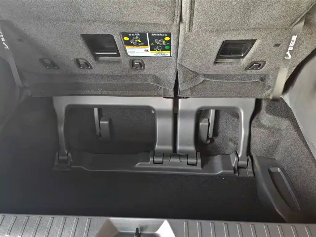 Toyota Sienna 2024 2.5L Hybrid Ultimate Premium Edition фото 20