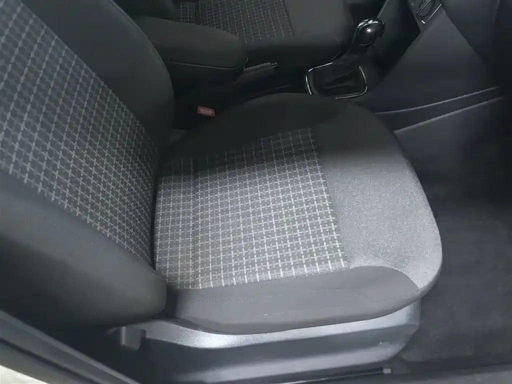 Volkswagen Polo 2014 1.6L Automatic Comfort Edition фото 20