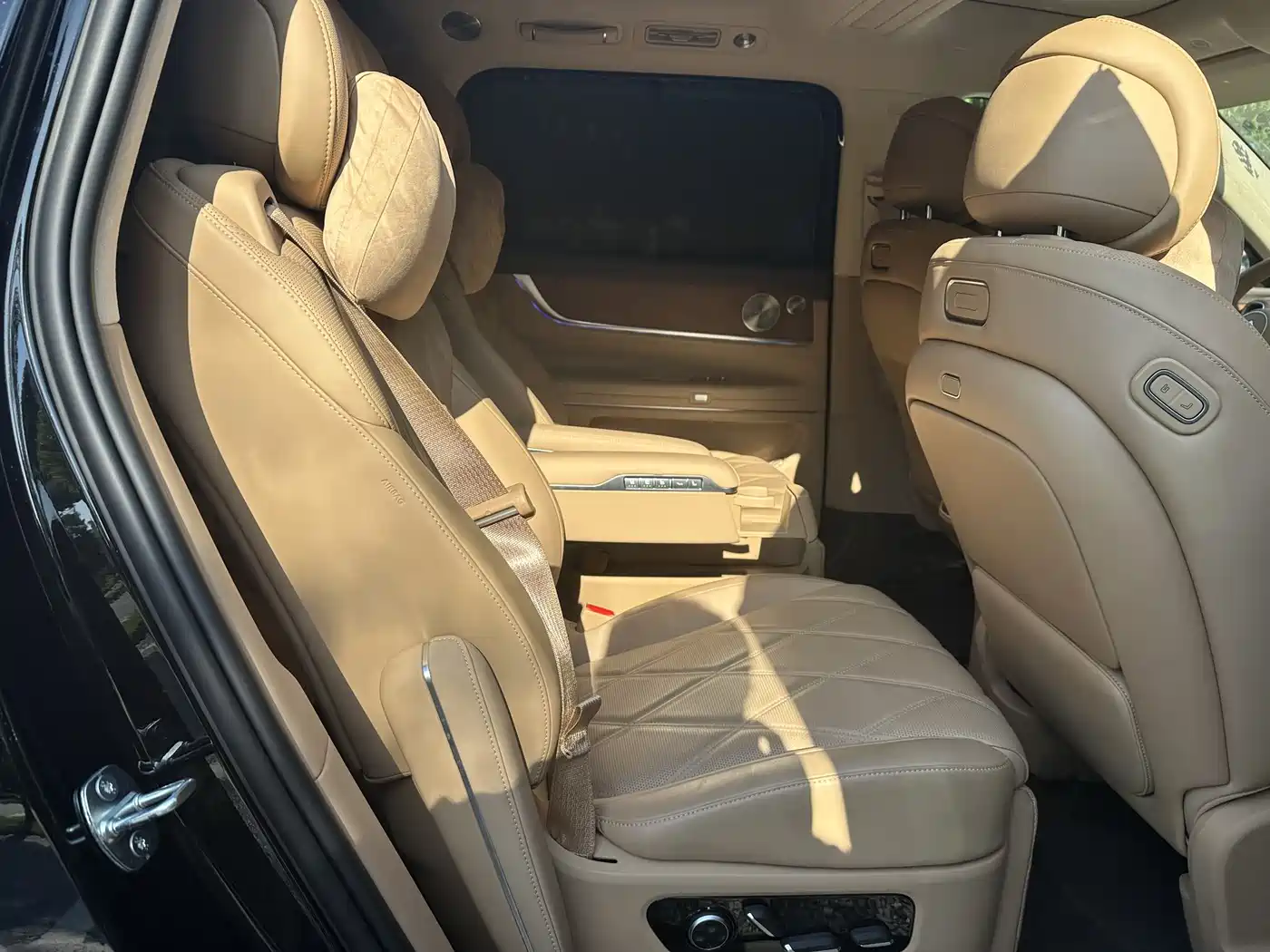 AITO Wenjie AITO M9 2025 Extended Range Ultra 52kWh 6-Seater фото 2