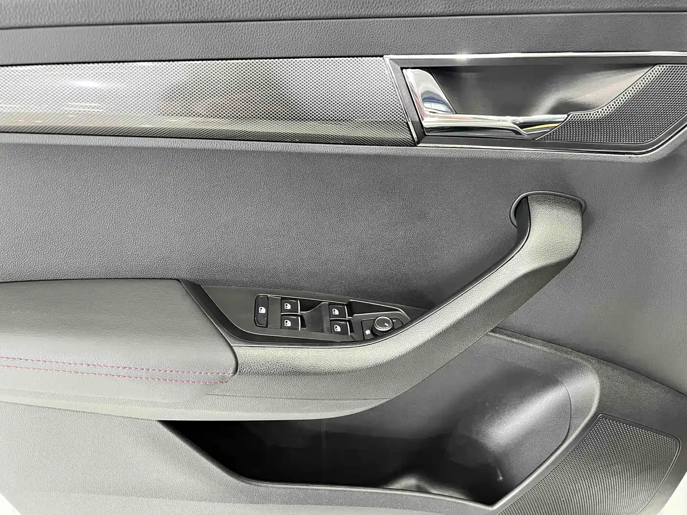 Škoda Karoq 2022 TSI280 Luxury Edition фото 10