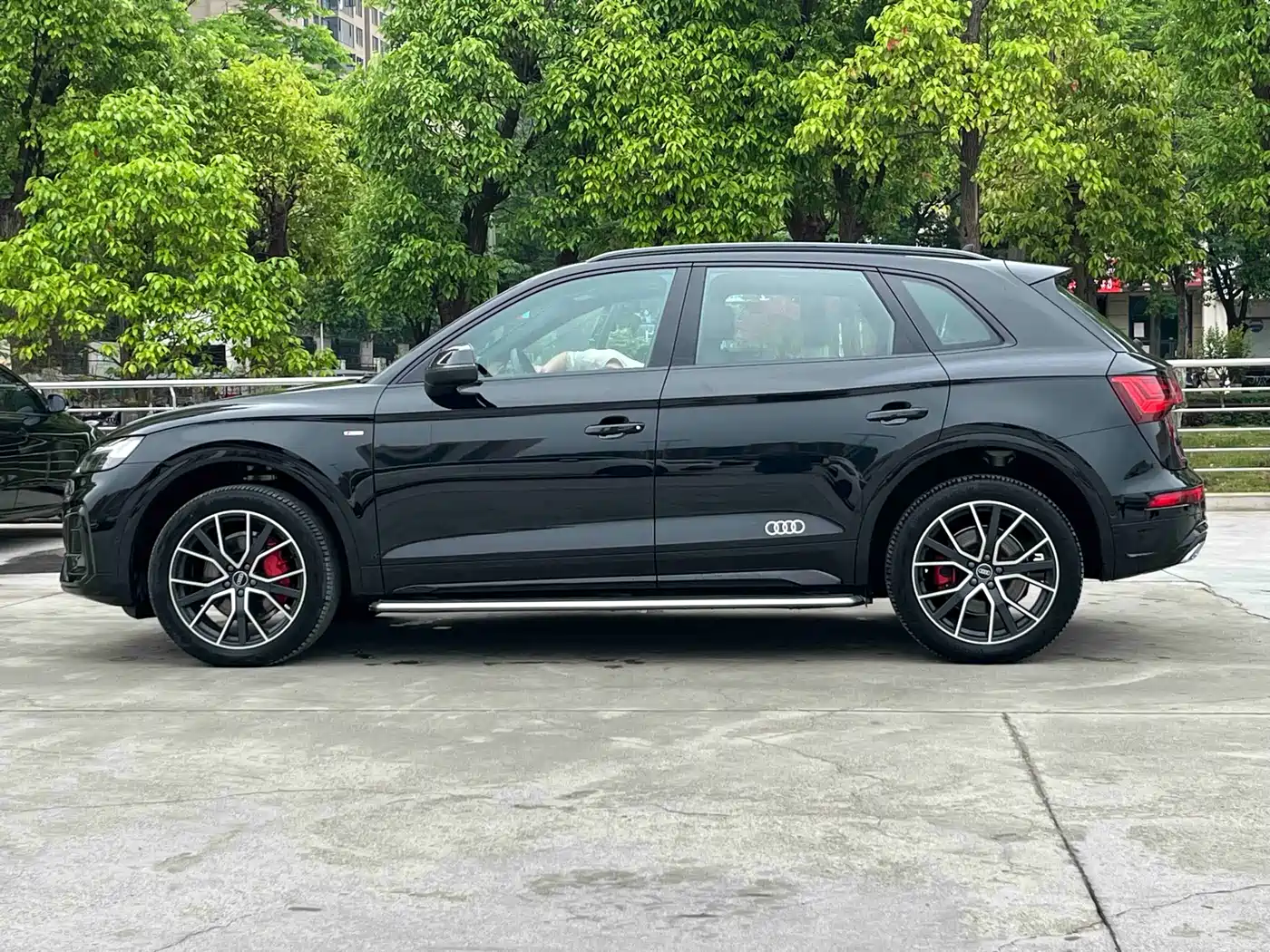 Audi Q5L 2025 45th Anniversary Edition 45 TFSI Premium Sport фото 3