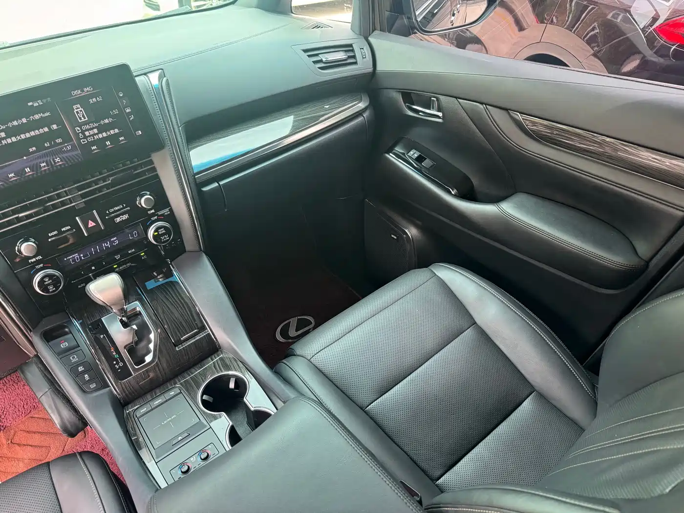 Lexus LM 2020 2020 300h Seven-Seater Elegance Edition