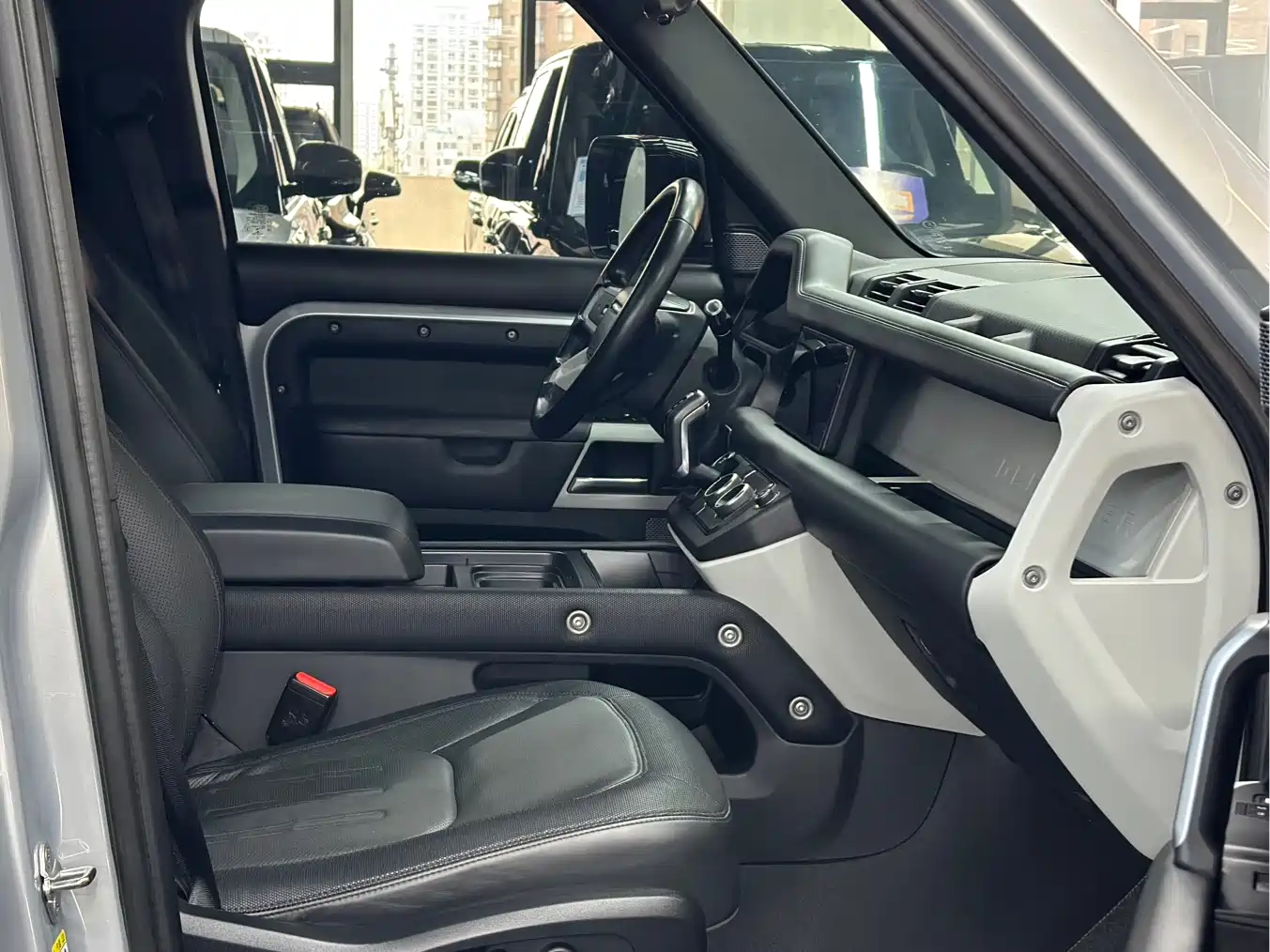 Land Rover Defender 2021 110 P400 X-DYNAMIC HSE фото 6