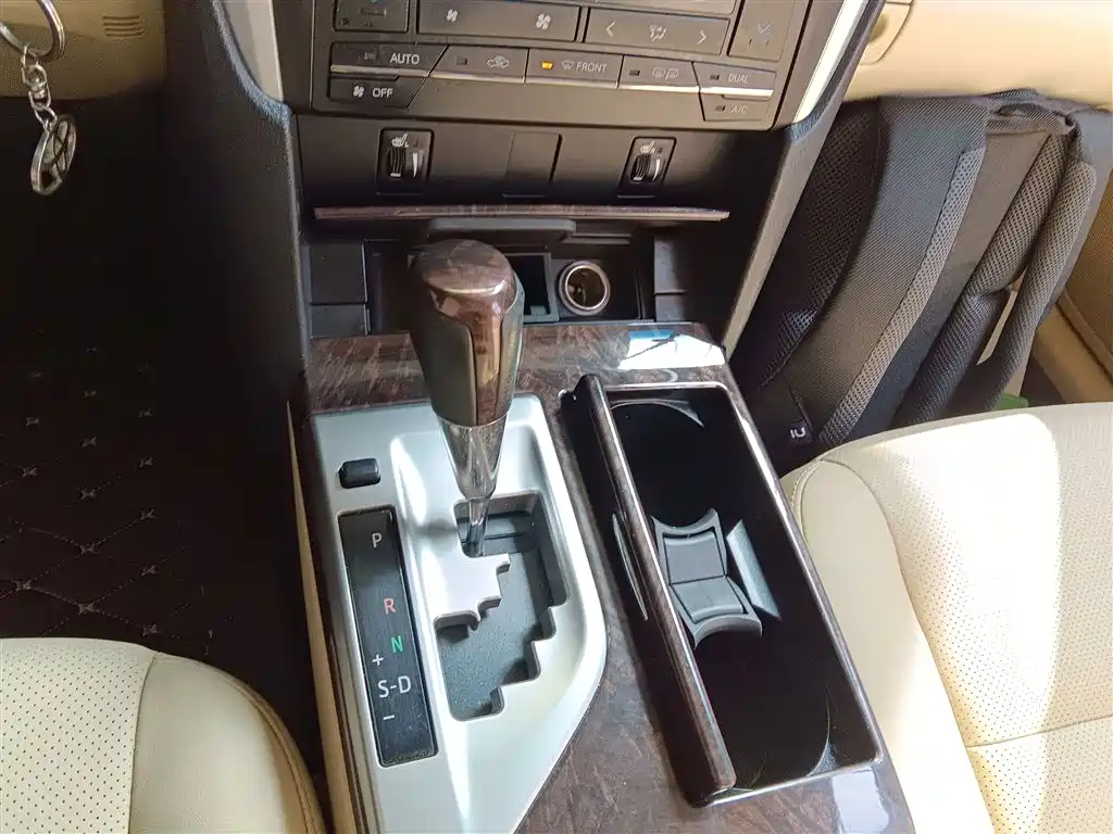 Toyota Camry 2015 2.0G Leading Edition фото 14