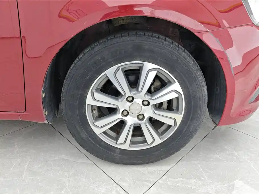 Chevrolet Aveo 2014 Sedan 1.4SL MT Luxury Edition фото 6