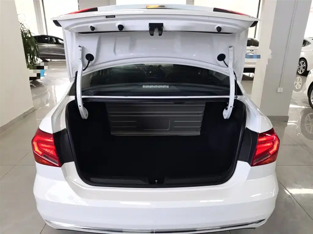 Volkswagen Jetta 2017 1.5L Automatic Comfort фото 19